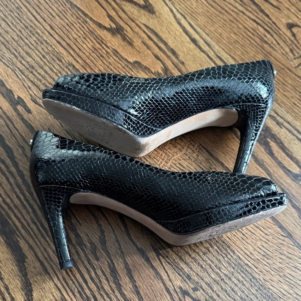Stuart Weitzman Black Textured Peep Toe Heels size 9M